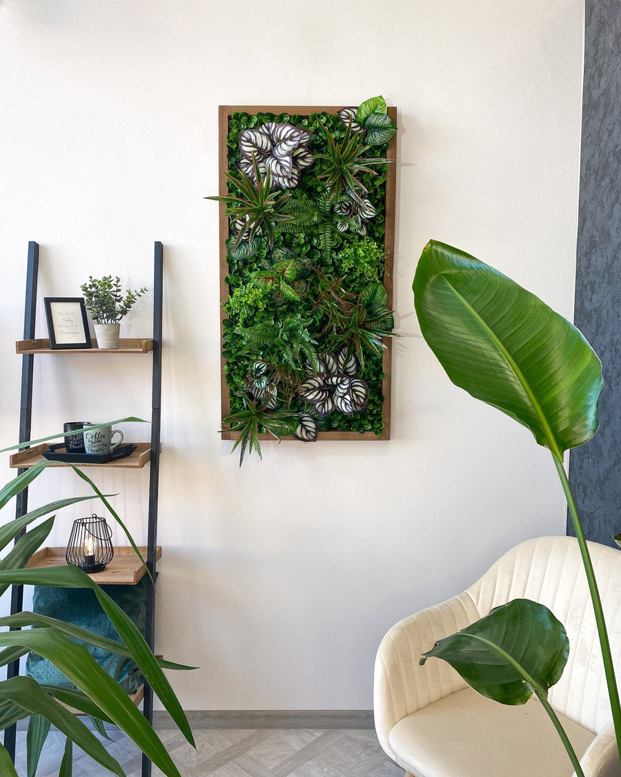Pflanzenwand Sorna – Realtouch im Fichtenholzrahmen