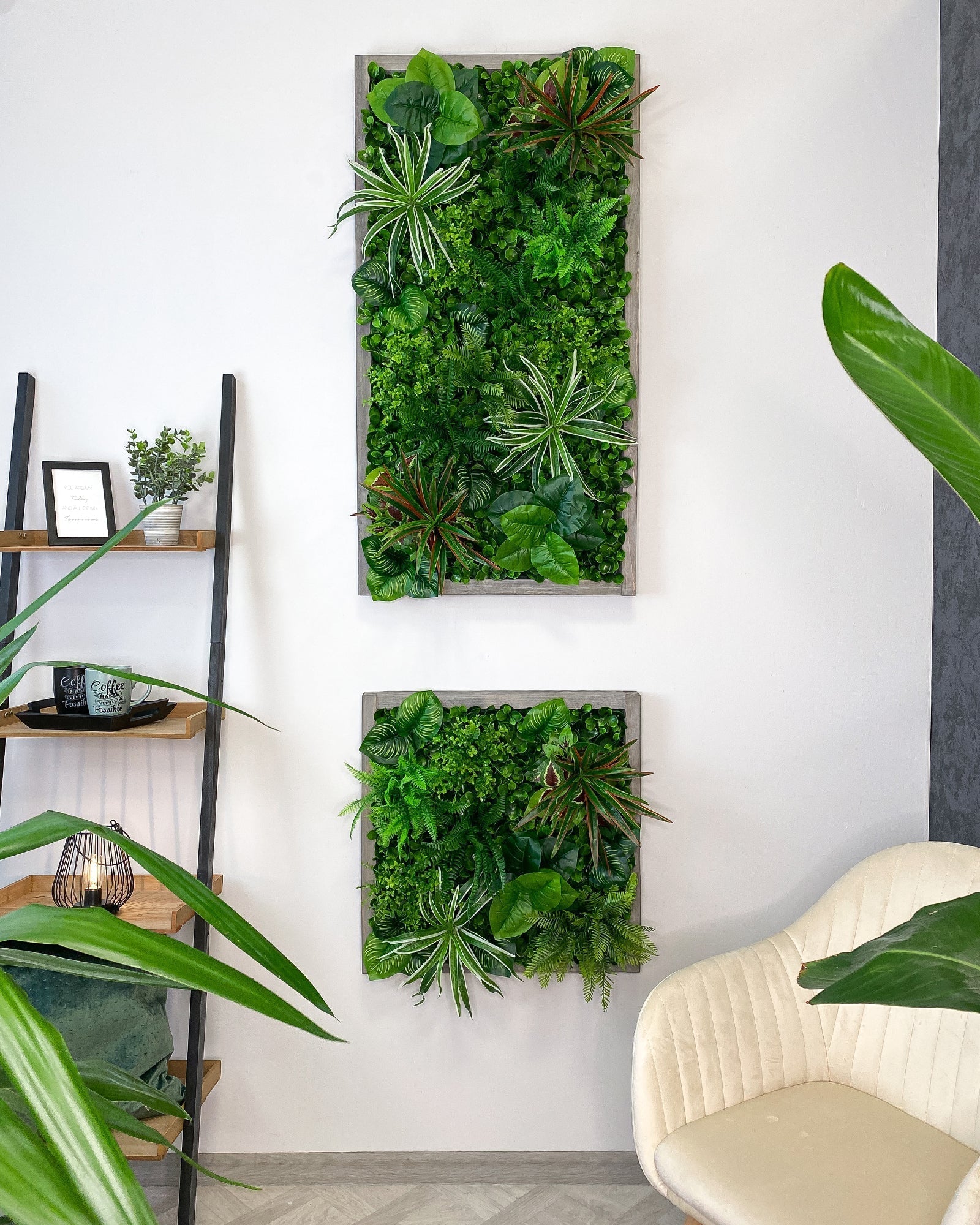 Pflanzenwand Yucatan – Realtouch im Fichtenholzrahmen