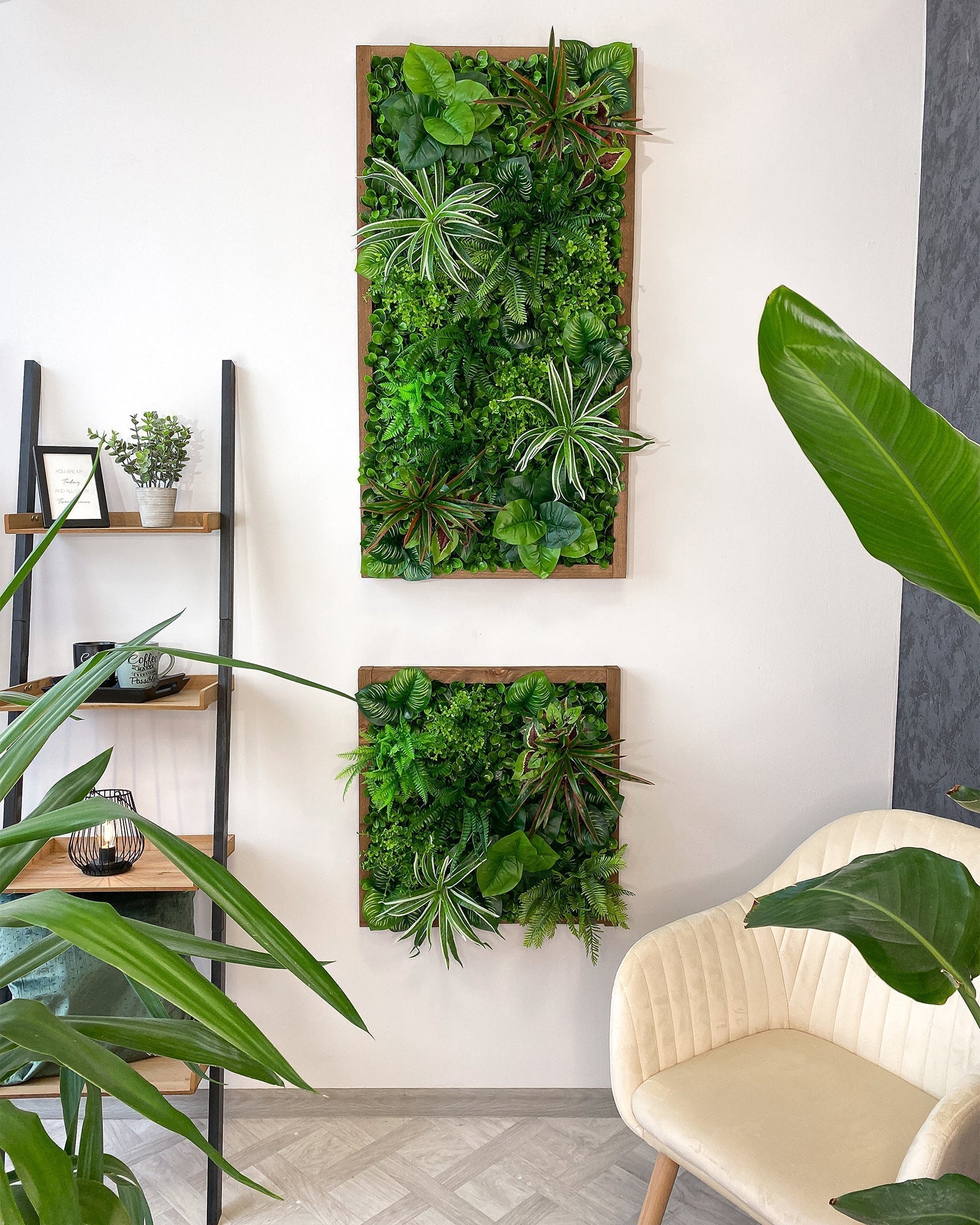 Pflanzenwand Yucatan – Realtouch im Fichtenholzrahmen