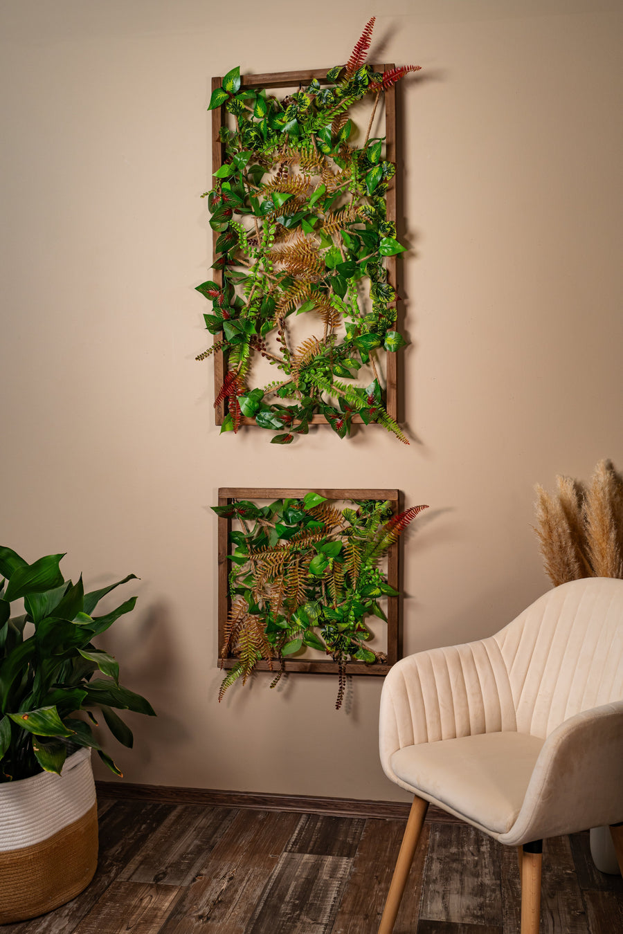 Pflanzenwand Panay – Realtouch im Fichtenholzrahmen