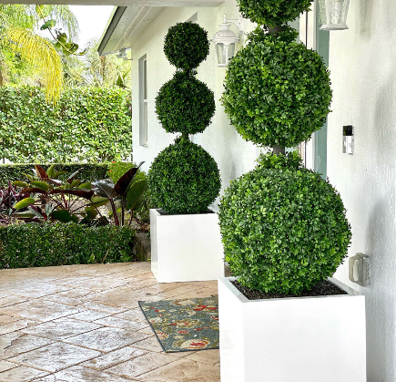 Triple-Kugel-Topiary – Formgehölz aus Kunstpflanzen