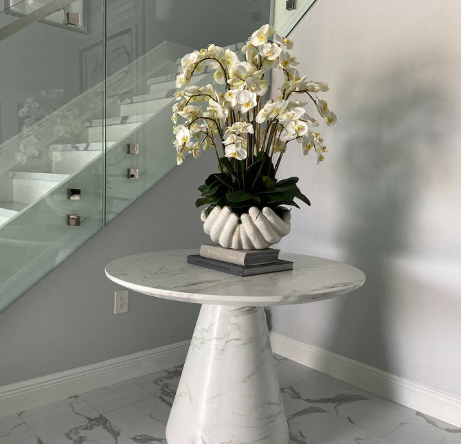 Phalaenopsis Skulptur Offene Hände – Realtouch Orchideen-Arrangement