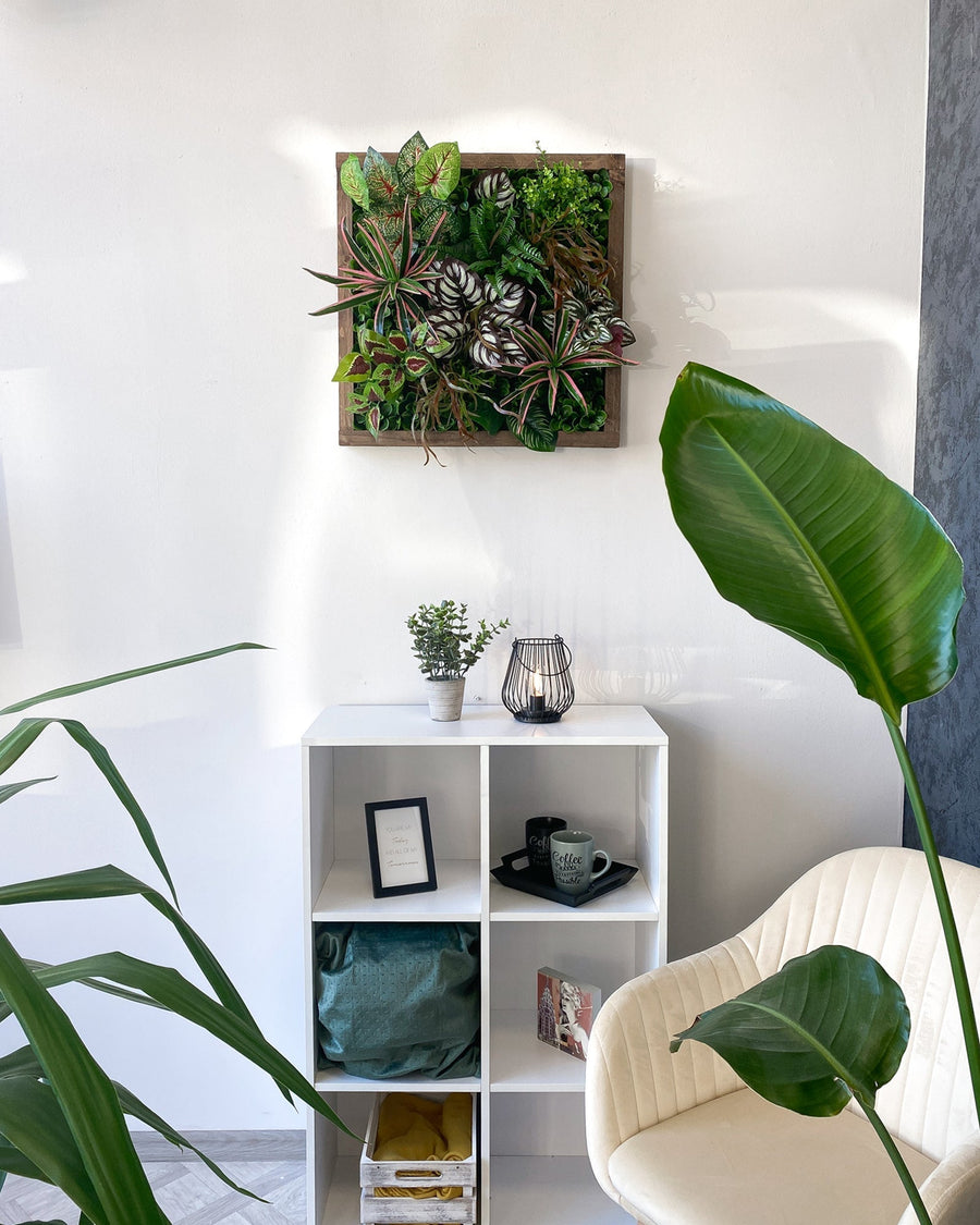 Pflanzenwand Sorna – Realtouch im Fichtenholzrahmen