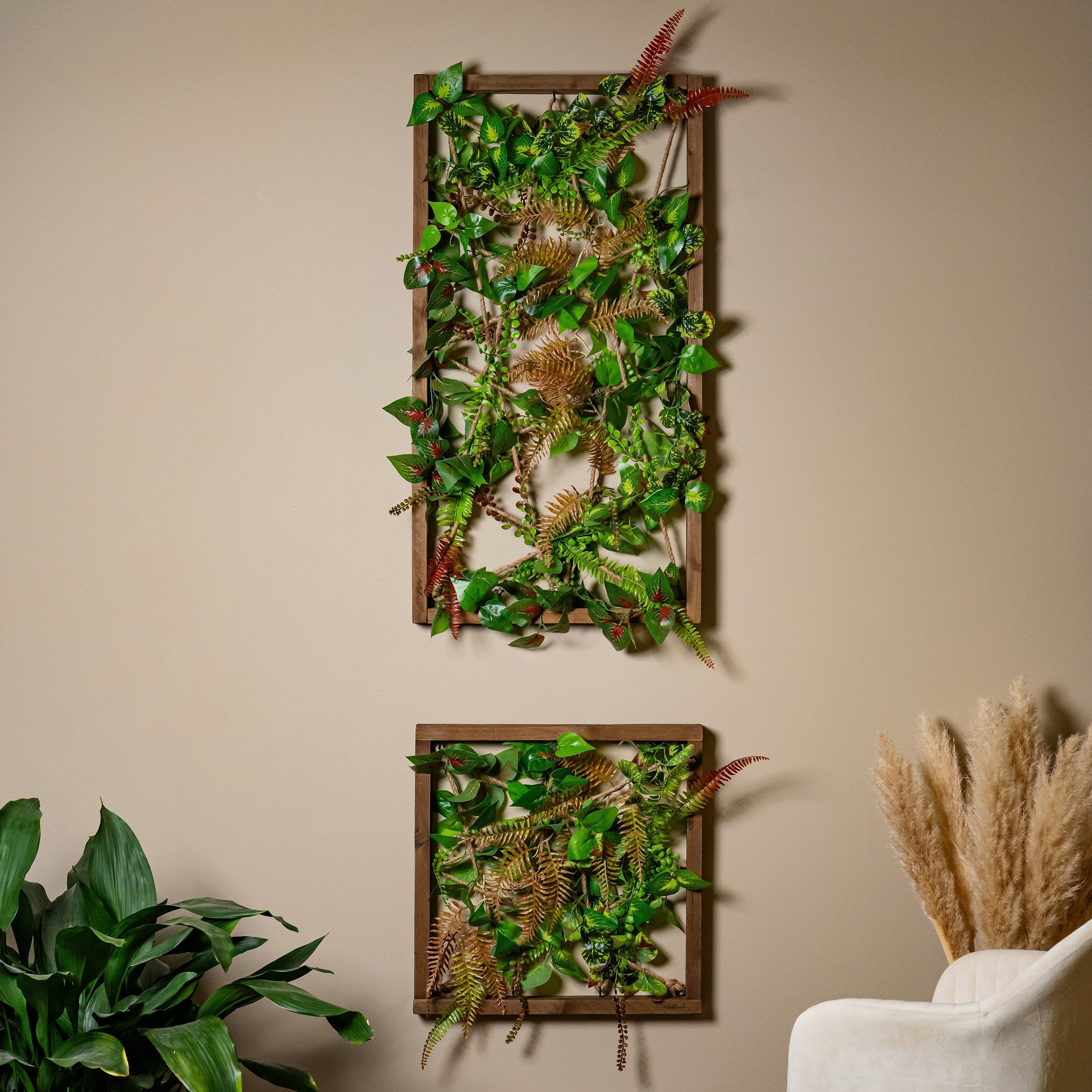 Pflanzenwand Panay – Realtouch im Fichtenholzrahmen