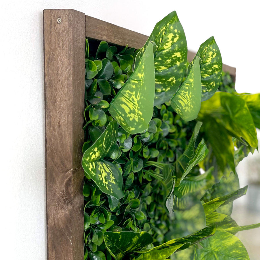 Pflanzenwand Cali – Realtouch im Fichtenholzrahmen