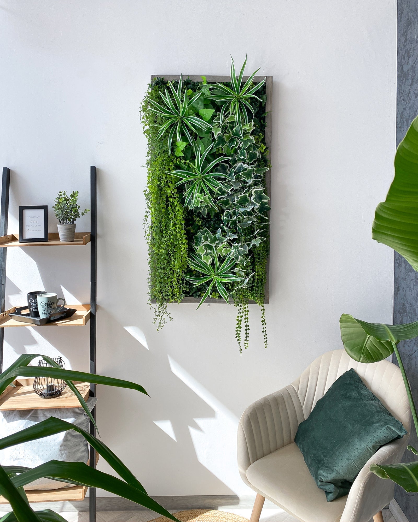 Pflanzenwand Bogota – Realtouch im Fichtenholzrahmen