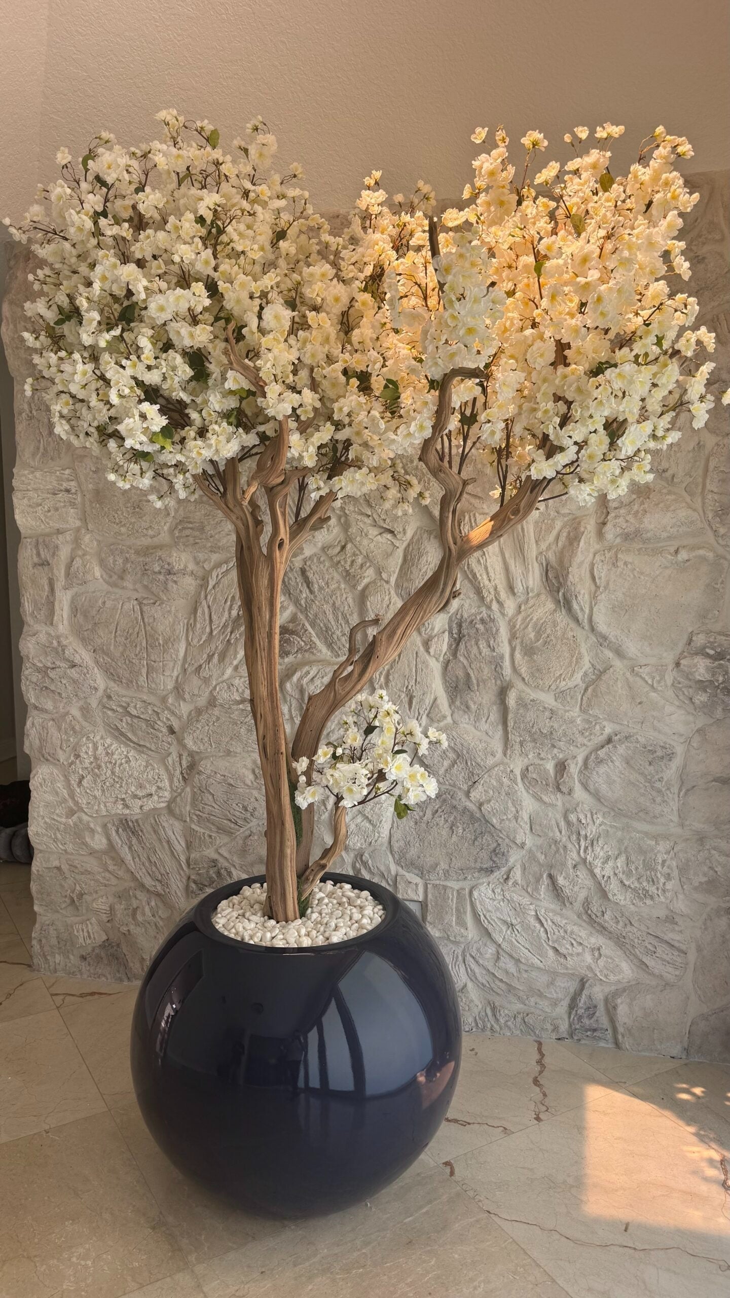 Kirschblütenbaum Weiss Dunkelblau – Kunstbaum mit Realtouch-Blüten